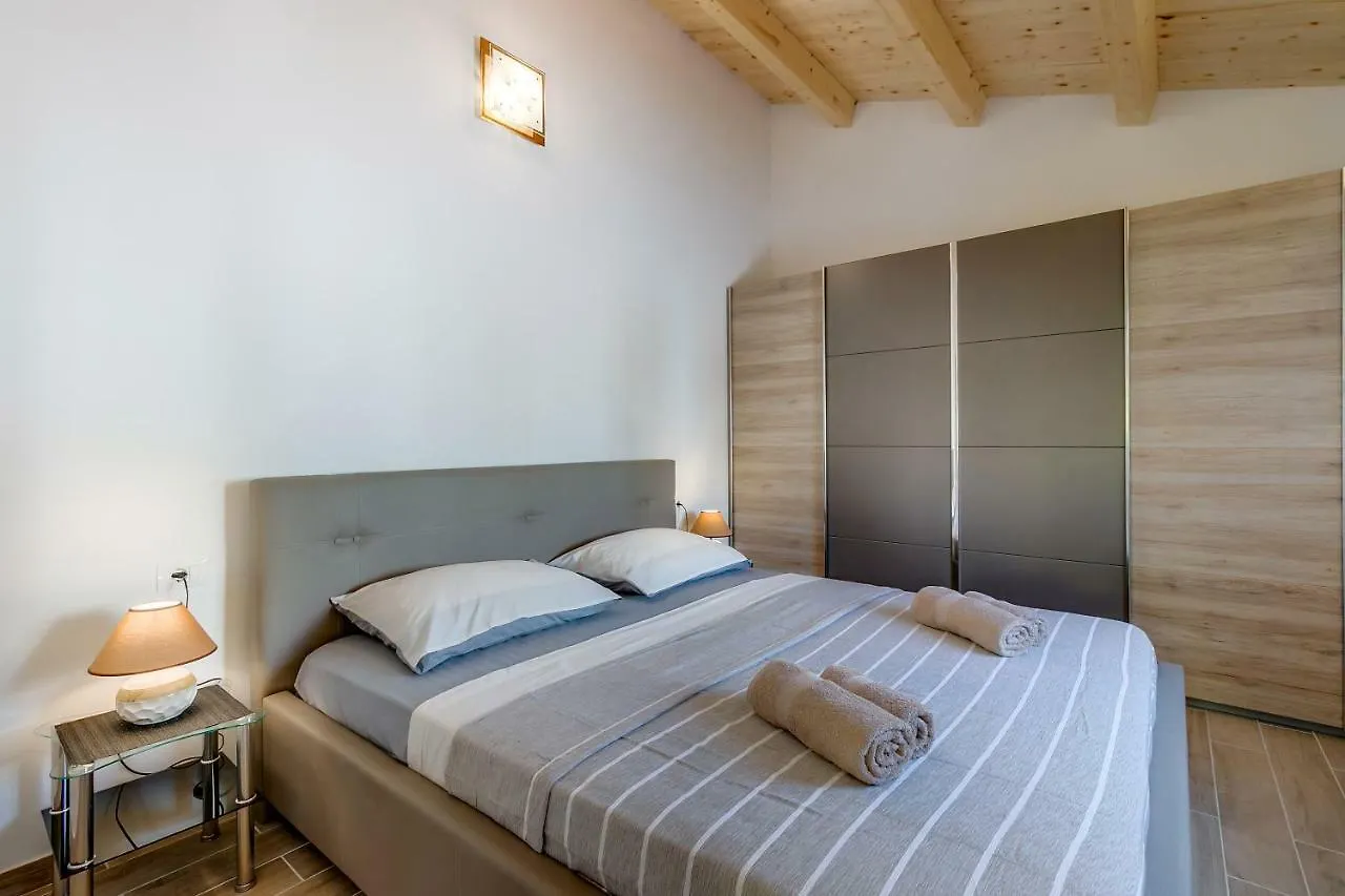 Apartments Relax Lussingrande 0*,