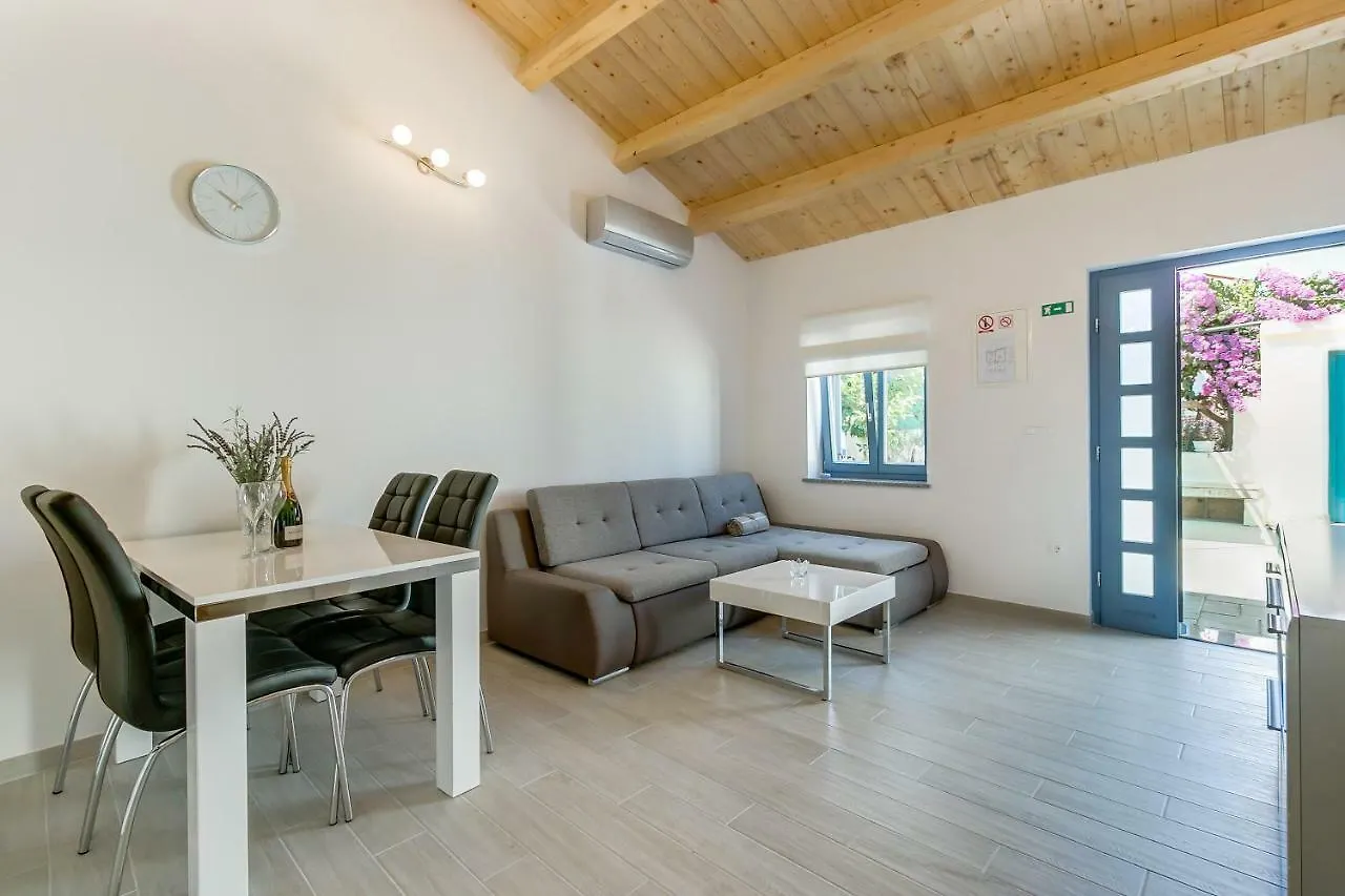 Apartments Relax Lussingrande 0*,  Croazia